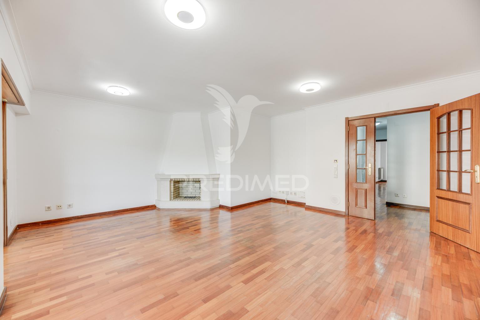 Apartamento t3 com garagem em laranjeiras