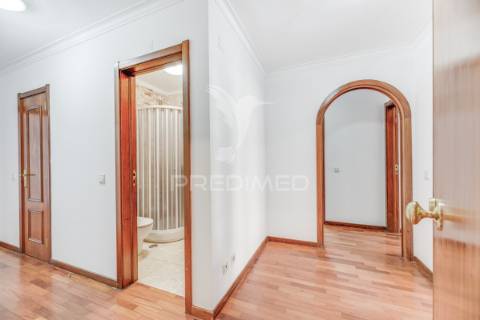 Apartamento t3 com garagem em laranjeiras