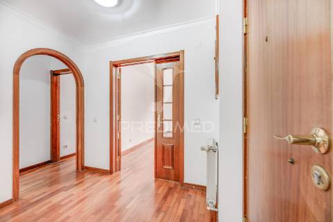 Apartamento t3 com garagem em laranjeiras
