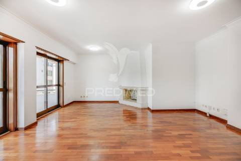 Apartamento t3 com garagem em laranjeiras