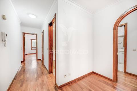Apartamento t3 com garagem em laranjeiras