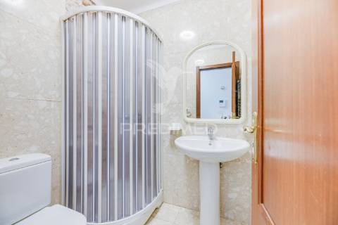 Apartamento t3 com garagem em laranjeiras