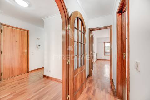 Apartamento t3 com garagem em laranjeiras