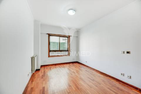 Apartamento t3 com garagem em laranjeiras