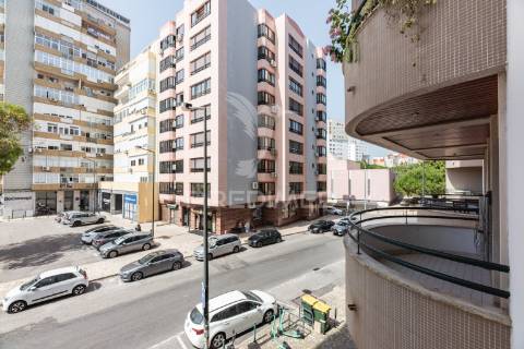 Apartamento t3 com garagem em laranjeiras