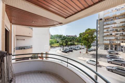 Apartamento t3 com garagem em laranjeiras