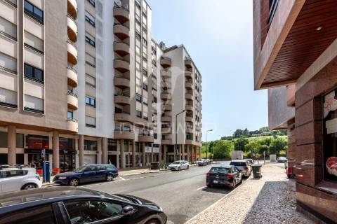 Apartamento t3 com garagem em laranjeiras
