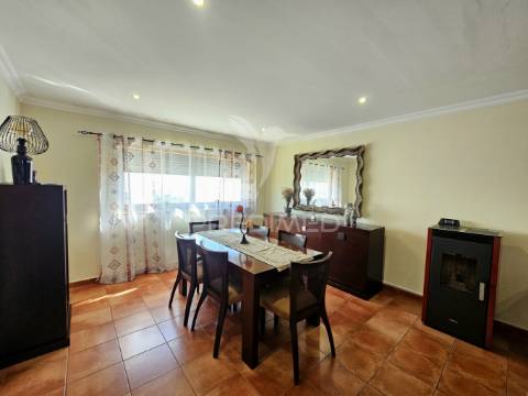 Moradia t3 com quintal e garagem em castro verde
