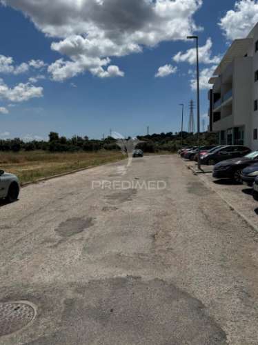 Terreno urbano para construção de 4 pisos com cave, 4 fogos t2 por piso (total 16 fogos)