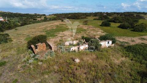 Herdade confinante com praia e linha mar