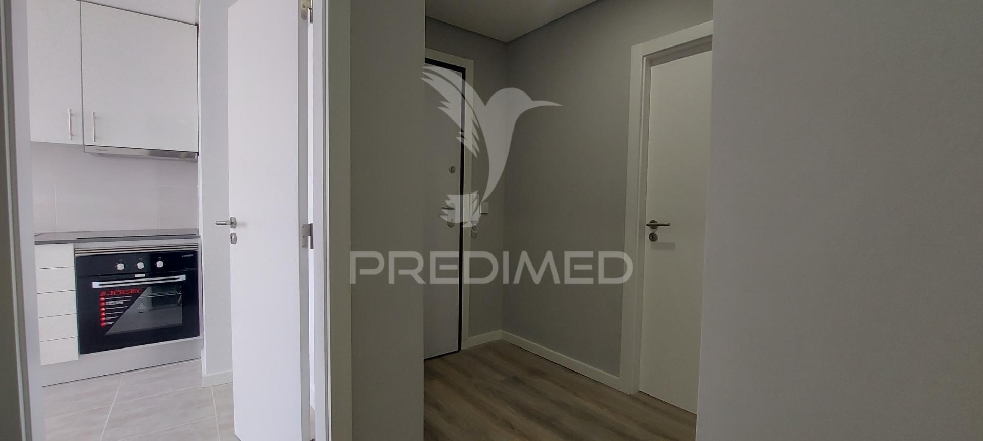 Apartamento t3 remodelado na amora | com suíte e varanda