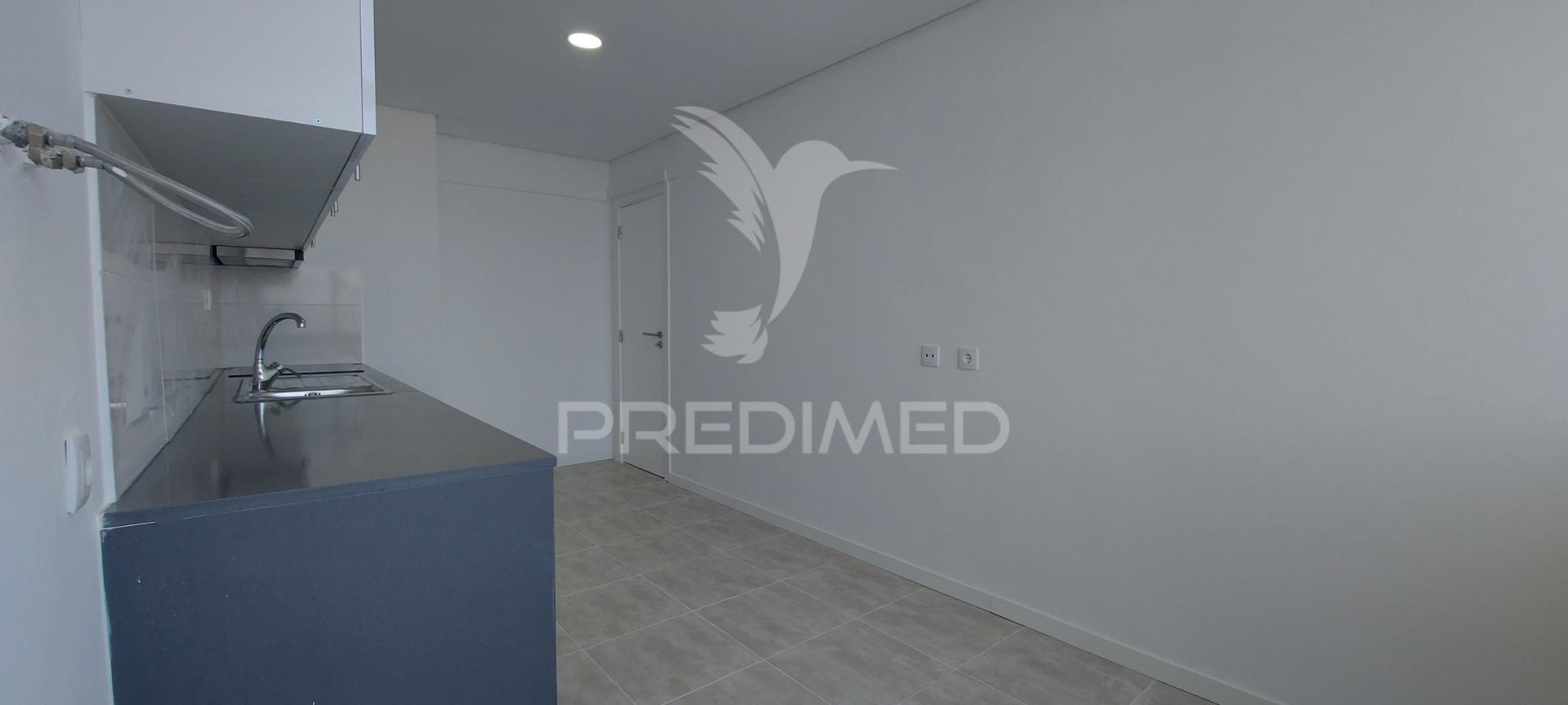Apartamento t3 remodelado na amora | com suíte e varanda