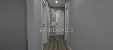 Apartamento t3 remodelado na amora | com suíte e varanda