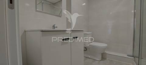 Apartamento t3 remodelado na amora | com suíte e varanda