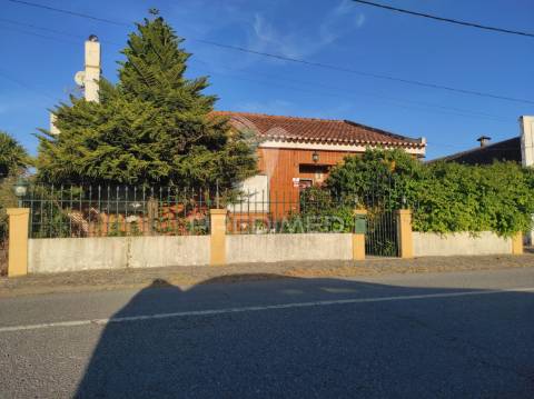 Quinta com moradia t3 + oficina auto em beringel