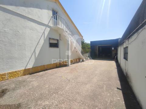 Quinta com moradia t3 + oficina auto em beringel