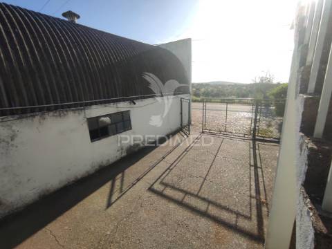 Quinta com moradia t3 + oficina auto em beringel