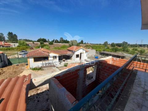 Moradia com piscina ,agualva de cima, pegões.