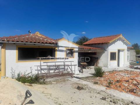 Moradia com piscina ,agualva de cima, pegões.