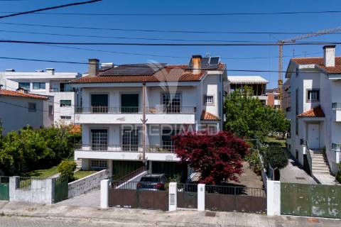 Moradia geminada t3+1 em excelente estado – quinta do ribeiro, braga