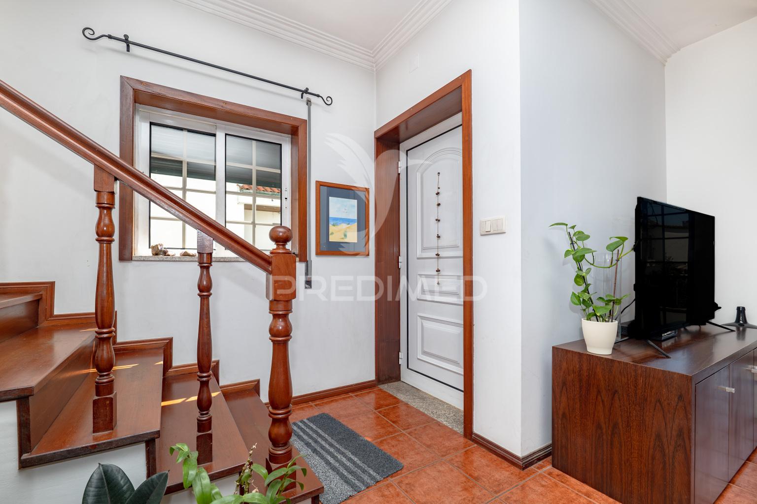 Moradia geminada t3+1 em excelente estado – quinta do ribeiro, braga