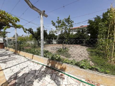 Moradia, em fernão ferro, com 5 divisões assoalhadas