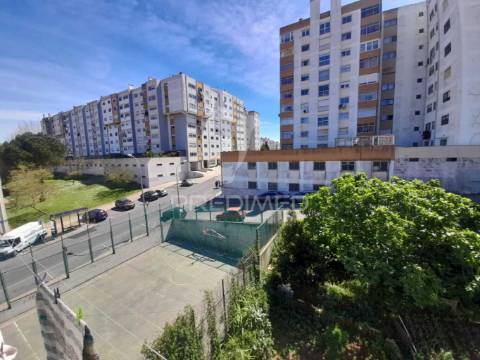 Apartamento t2 com arrecadação ,massamá.