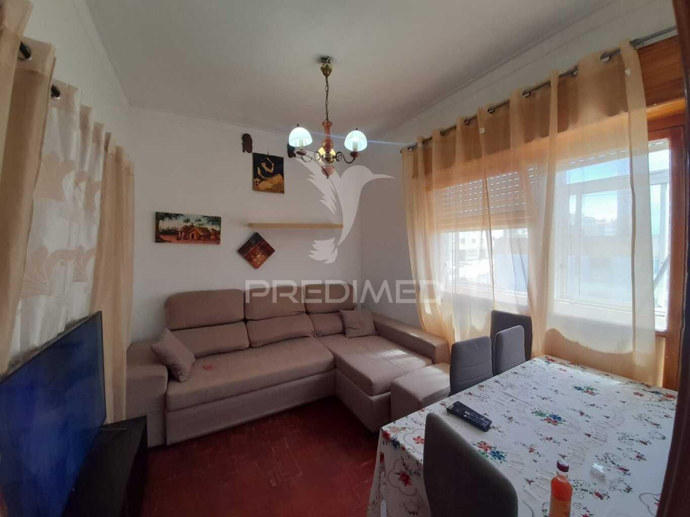 Apartamento t2 com arrecadação ,massamá.