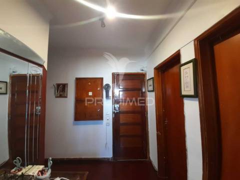 Apartamento t2 com arrecadação ,massamá.