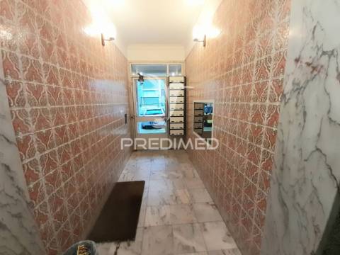 Apartamento t2 com arrecadação ,massamá.