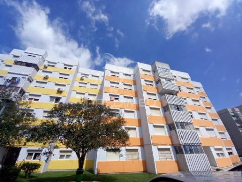 Apartamento t3 remodelado na cidade do sol (barreiro)