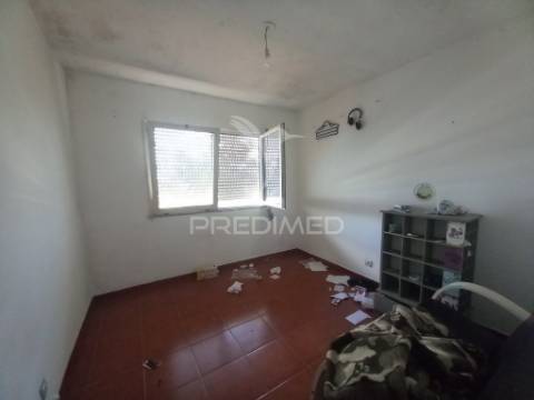 Apartamento t3 remodelado na cidade do sol (barreiro)