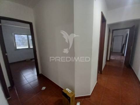 Apartamento t3 remodelado na cidade do sol (barreiro)