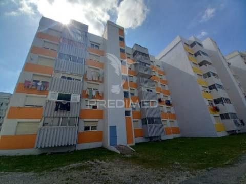 Apartamento t3 remodelado na cidade do sol (barreiro)
