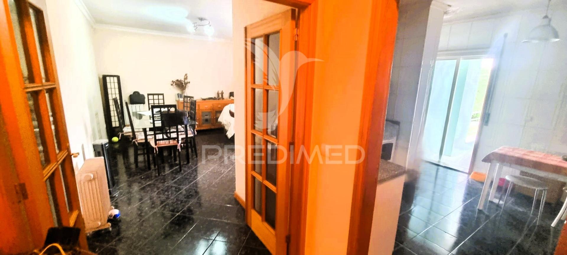 T4 duplex em canelas com garagem box e arrumos