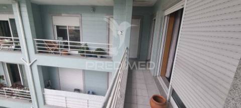 T4 duplex em canelas com garagem box e arrumos