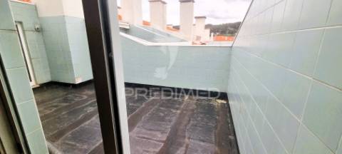 T4 duplex em canelas com garagem box e arrumos