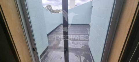 T4 duplex em canelas com garagem box e arrumos