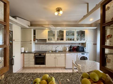 Apartamento t3, excelente localização e boa exposição solar – fátima