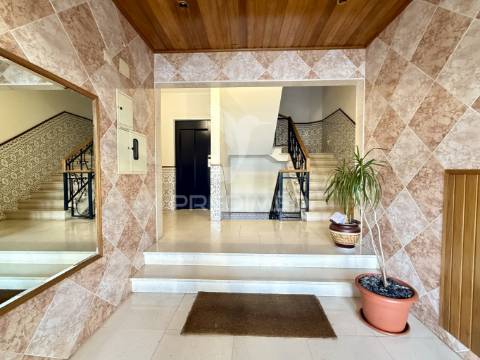 Apartamento t3, excelente localização e boa exposição solar – fátima