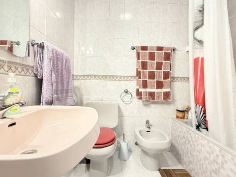 Apartamento t3, excelente localização e boa exposição solar – fátima