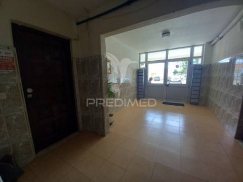 Apartamento t3 barreiro-stºantonio charneca-remodelado
