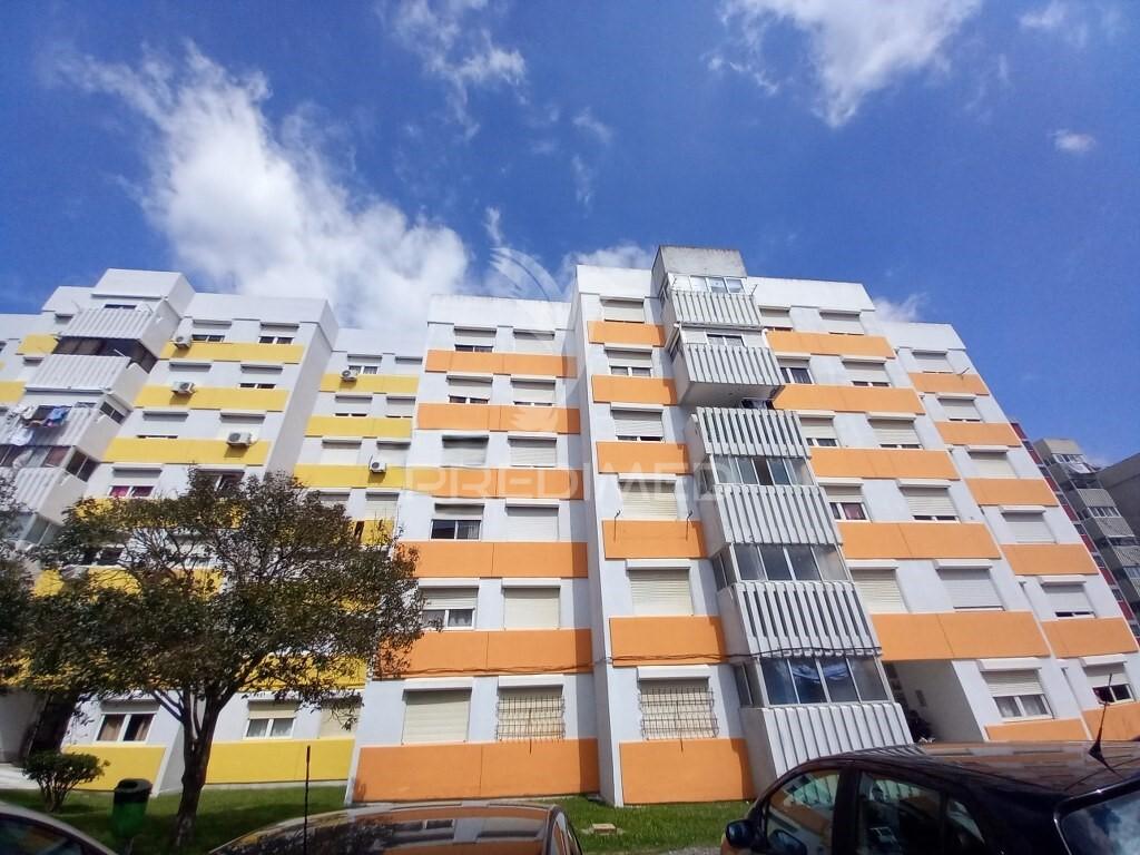 Apartamento t3 barreiro-stºantonio charneca-remodelado