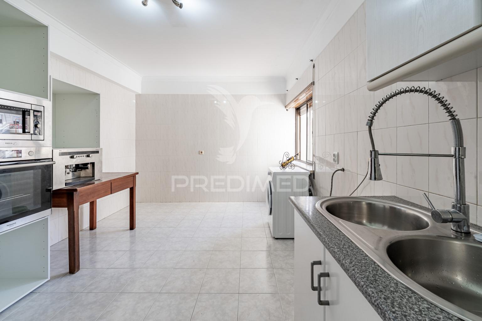 T2 duplex bem localizado, na baixa da banheira