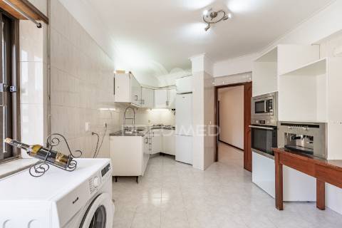 T2 duplex bem localizado, na baixa da banheira