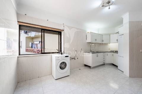 T2 duplex bem localizado, na baixa da banheira