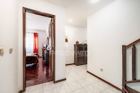 T2 duplex bem localizado, na baixa da banheira