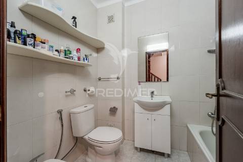 T2 duplex bem localizado, na baixa da banheira