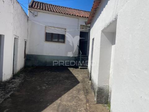 Moradia t2 com terreno em penafirme da mata (olhalvo)