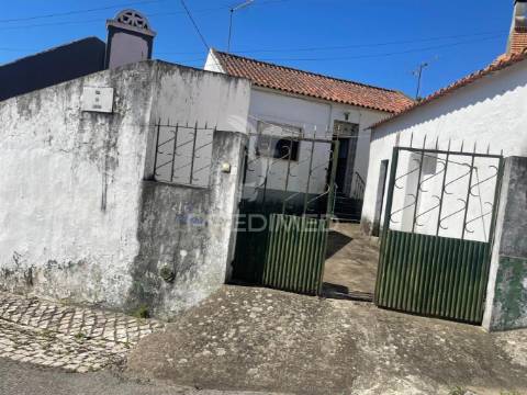 Moradia t2 com terreno em penafirme da mata (olhalvo)